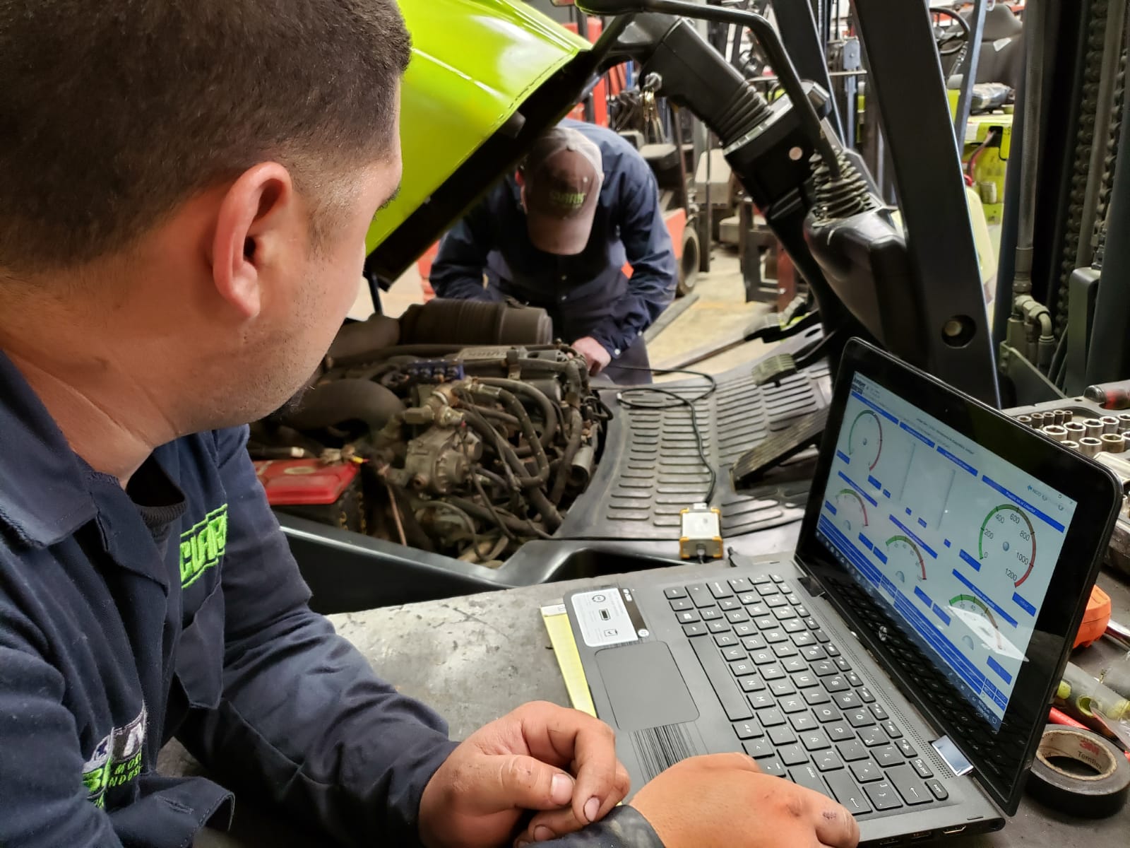 Montacargas operando en sitio