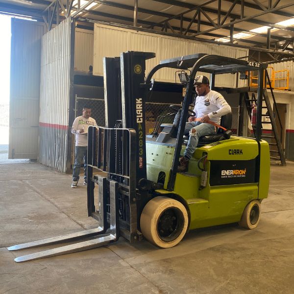 Montacargas eléctrico para interiores